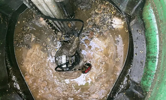 Nettoyage et débouchage d'une pompe de relevage avec changement de couvercle à Saint-Agnin-Sur-Bion, Vaulx-Milieu, JP ASSAINISSEMENT