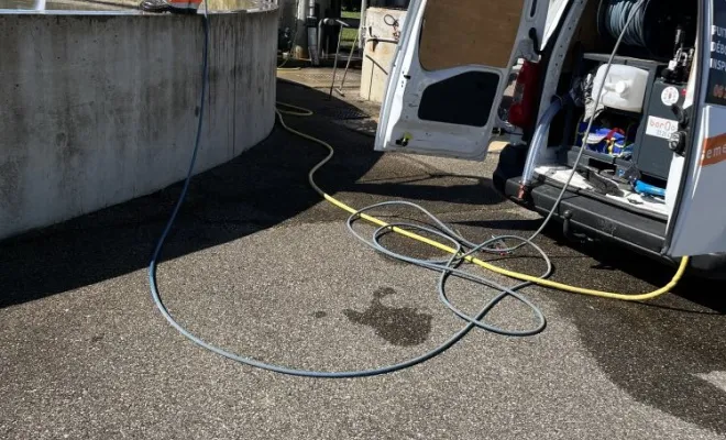 Nettoyage haute préssion contour de bassin station d'épuration avec mini hydrocureur à Septeme, Vaulx-Milieu, JP ASSAINISSEMENT