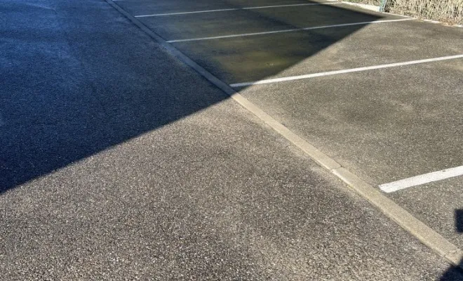 Pompage boue , nettoyage haute pression du parking suite a un débordement dans une entreprise à Bourgoin Jallieu, Vaulx-Milieu, JP ASSAINISSEMENT