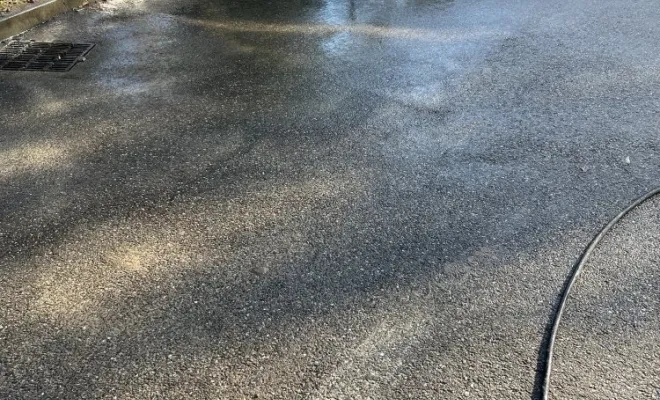 Pompage boue , nettoyage haute pression du parking suite a un débordement dans une entreprise à Bourgoin Jallieu, Vaulx-Milieu, JP ASSAINISSEMENT