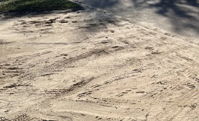 Pompage boue , nettoyage haute pression du parking suite a un débordement dans une entreprise à Bourgoin Jallieu, Vaulx-Milieu, JP ASSAINISSEMENT