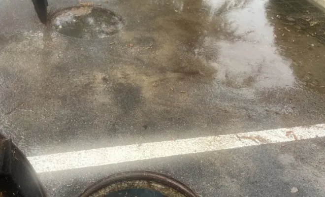 Pompage d eau en dans une cours pour inondation à Artas, Vaulx-Milieu, JP ASSAINISSEMENT