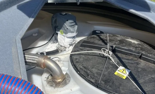 Pompage d'une rétention de cuve dans un garage poids lourd à Corbelin, Vaulx-Milieu, JP ASSAINISSEMENT