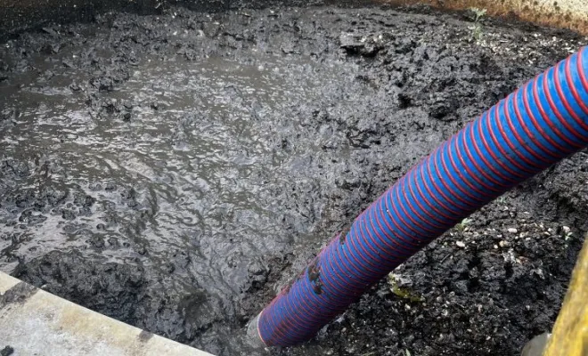 Pompage de boue d'épuration pour une compagnie des eaux à Pommier, Vaulx-Milieu, JP ASSAINISSEMENT