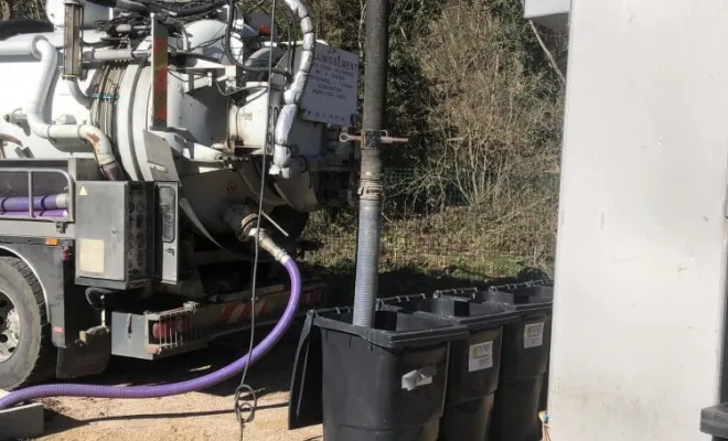 Pompage de poubelle de lingette de dégrilleur à Saint-Georges-D'Esperanche, Vaulx-Milieu, JP ASSAINISSEMENT