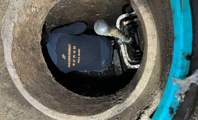 Pompage et nettoyage d'un gros dessableur de résidu d'assainissement à Villefranche, Vaulx-Milieu, JP ASSAINISSEMENT