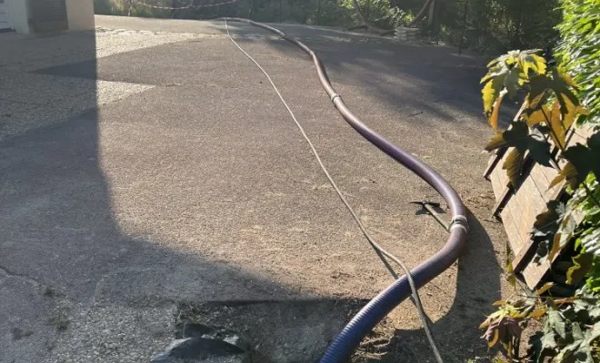 Vidange d'une ancienne fosse septique pour raccordement à l'égout chez un particulier à Pont évèque, Vaulx-Milieu, JP ASSAINISSEMENT