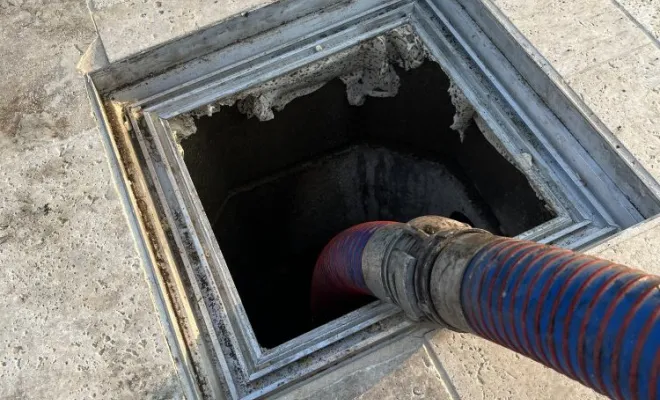 Vidange d'une fosse septique et de son puits perdu pour entretien à Marennes, Vaulx-Milieu, JP ASSAINISSEMENT