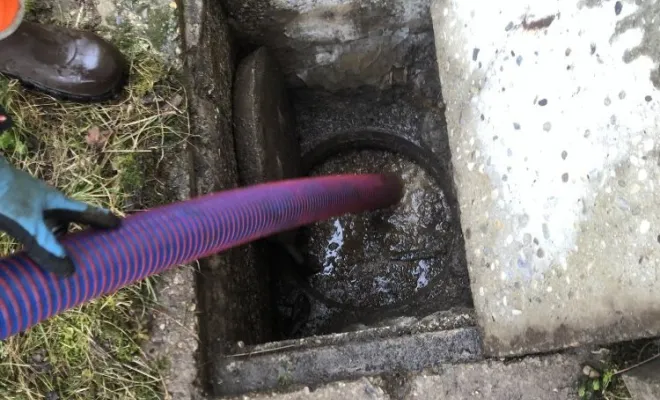 Vidange d'une fosse toutes eaux à Maubec, Vaulx-Milieu, JP ASSAINISSEMENT