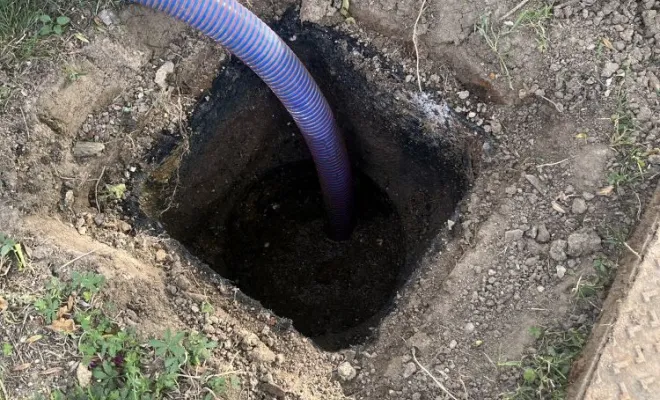 Vidange d'une fosse toutes eaux pour entretien à Moidieu la Detourbe, Vaulx-Milieu, JP ASSAINISSEMENT