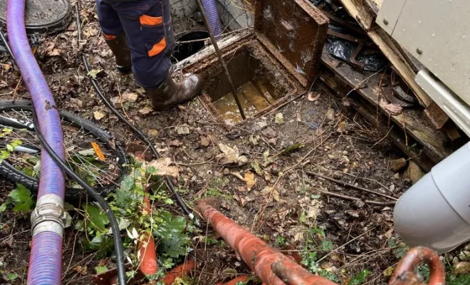 Vidange d'une fosse toutes eaux pour entretien à Rillieux, Vaulx-Milieu, JP ASSAINISSEMENT