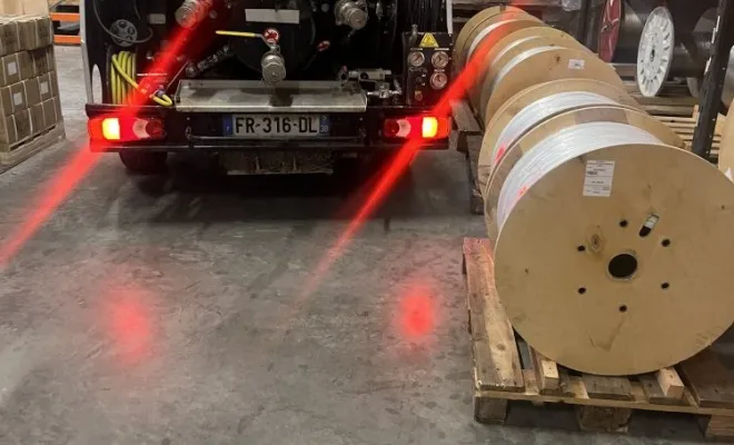 Vidange d'une petite fosse de décantation machine dans une entreprise à Saint Bonnet de Mure, Vaulx-Milieu, JP ASSAINISSEMENT