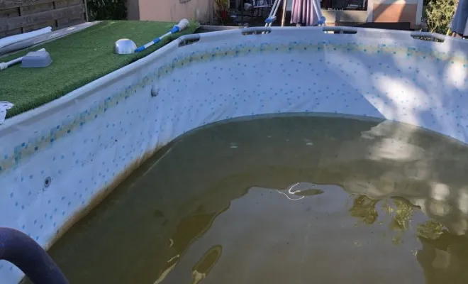 Vidange d'une piscine pour destruction à L'Isle d'Abeau, Vaulx-Milieu, JP ASSAINISSEMENT