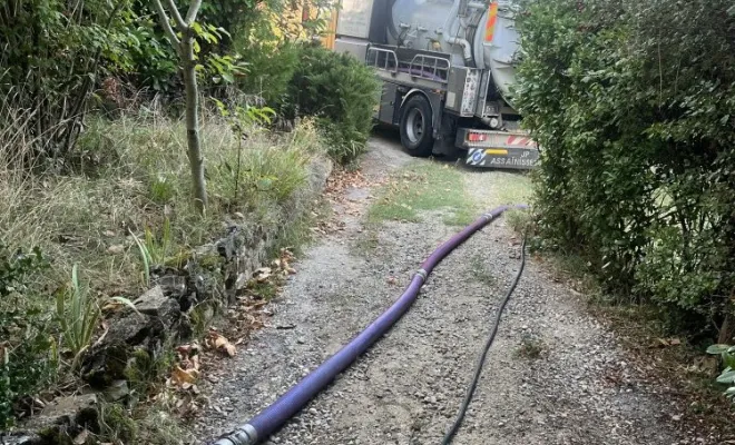 Vidange et nettoyage d'une ancienne fosse septique pour raccordement à l'égout à Luzinay, Vaulx-Milieu, JP ASSAINISSEMENT