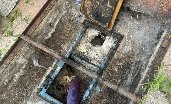 Vidange et nettoyage d'un bac à graisse d'une boulangerie à Biol, Vaulx-Milieu, JP ASSAINISSEMENT