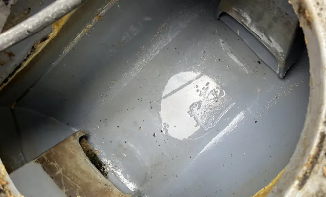 Vidange et nettoyage d'un bac à graisse dans un restaurant à Bonnefamille, Vaulx-Milieu, JP ASSAINISSEMENT