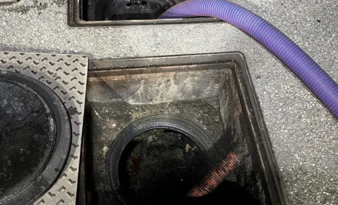 Vidange et nettoyage d'un bac à graisse dans un restaurant à Genas, Vaulx-Milieu, JP ASSAINISSEMENT