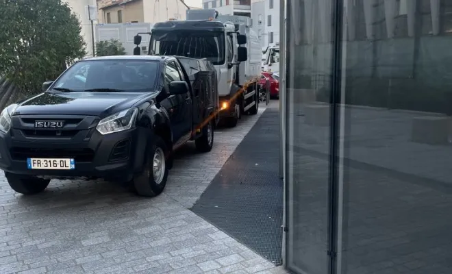 Vidange et nettoyage d'un bac à graisse et fosse de relevage pour un restaurant en sous sol à Morestel, Vaulx-Milieu, JP ASSAINISSEMENT