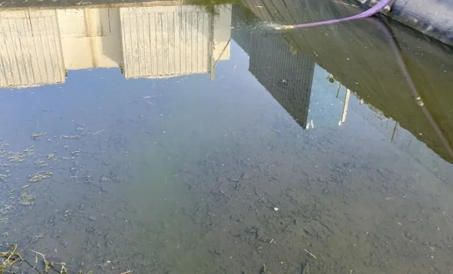 Vidange et nettoyage d'un bassin de décantation dans une entreprise à Pont Evèque, Vaulx-Milieu, JP ASSAINISSEMENT