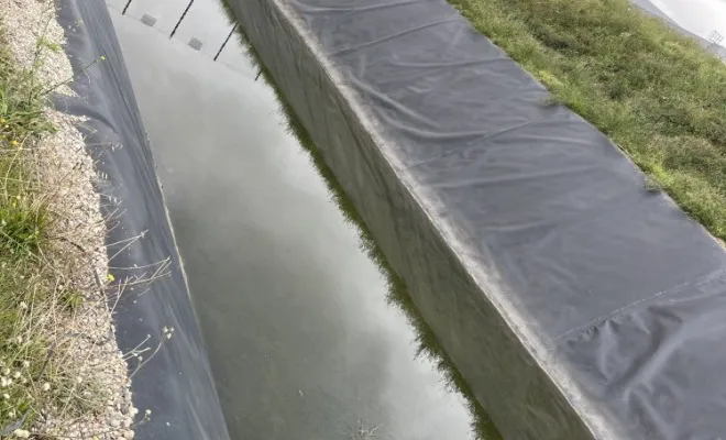 Vidange et nettoyage d'un bassin de décantation dans une entreprise à Pont Evèque, Vaulx-Milieu, JP ASSAINISSEMENT