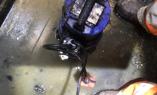 Vidange et nettoyage d'une fosse de relevage a Genas, Vaulx-Milieu, JP ASSAINISSEMENT