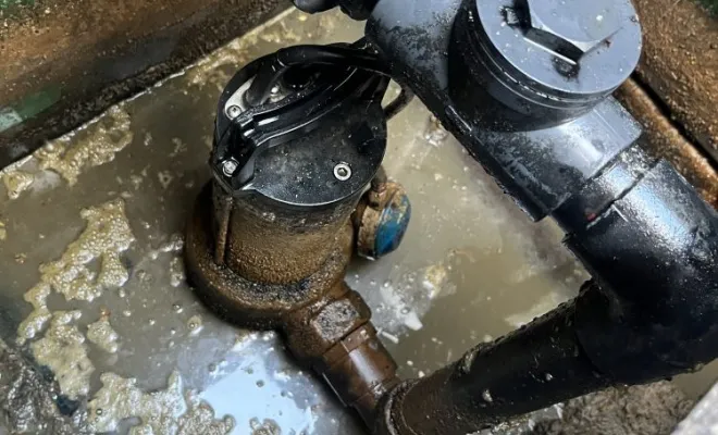 Vidange et nettoyage d'une fosse de relevage dans une entreprise à Saint Bonnet de mure, Vaulx-Milieu, JP ASSAINISSEMENT