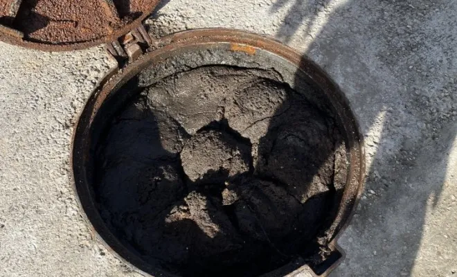 Vidange et nettoyage d'une fosse de relevage dans une entreprise à Saint Bonnet de mure, Vaulx-Milieu, JP ASSAINISSEMENT