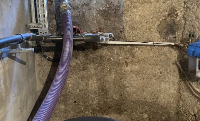 Vidange et nettoyage d'une fosse de relevage pour entretien dans une entreprise à Bourgoin Jallieu, Vaulx-Milieu, JP ASSAINISSEMENT