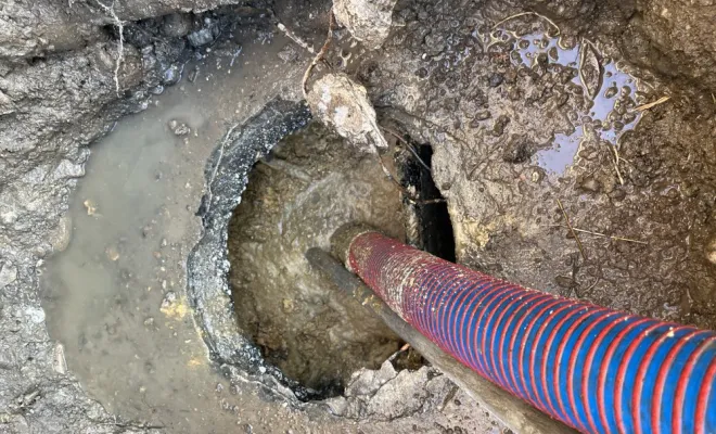 Vidange et nettoyage d'une fosse septique pour entretien à Chèzeneuve, Vaulx-Milieu, JP ASSAINISSEMENT