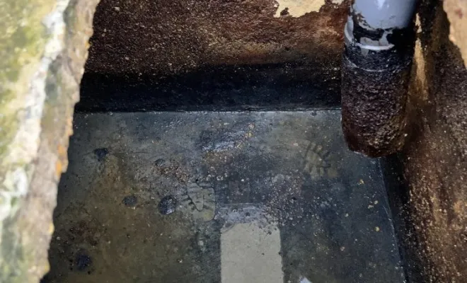 Vidange et nettoyage d'une fosse septique pour entretien à Cour et Buis, Vaulx-Milieu, JP ASSAINISSEMENT