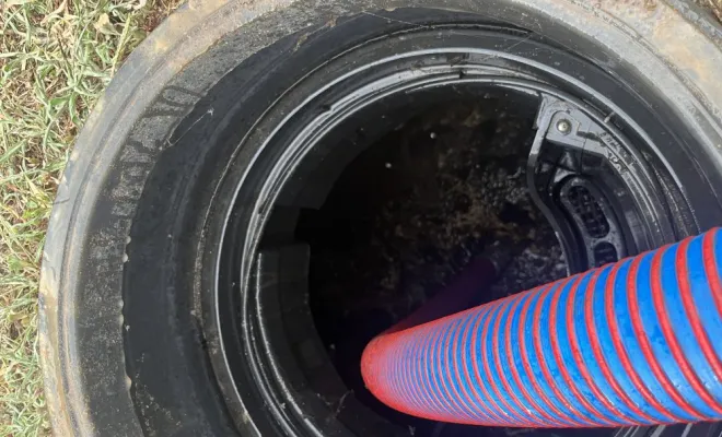 Vidange et nettoyage d'une fosse toutes eau pour entretien à Châtonnay, Vaulx-Milieu, JP ASSAINISSEMENT