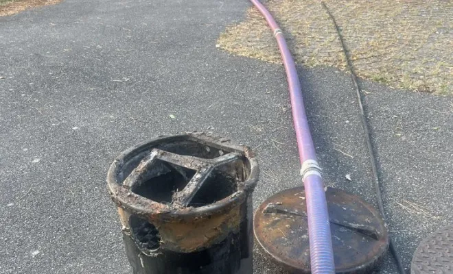 Vidange et nettoyage d'une fosse toutes eaux pour entretien à Estrablin, Vaulx-Milieu, JP ASSAINISSEMENT