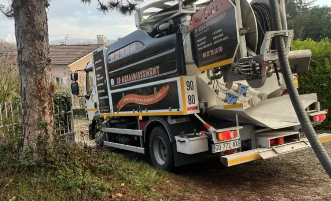 Vidange et nettoyage d'une fosse toutes eaux pour entretien à Saint Chef, Vaulx-Milieu, JP ASSAINISSEMENT