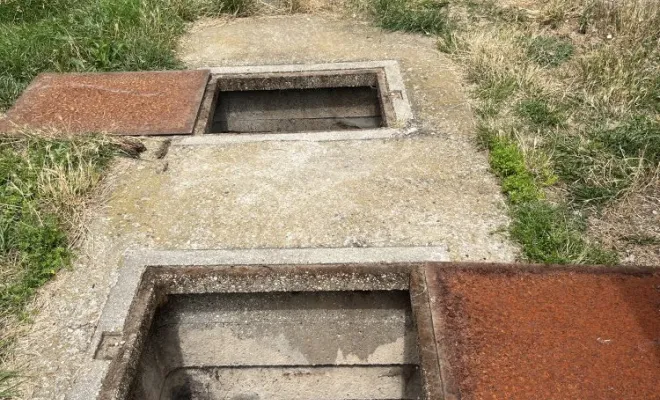 Vidange et nettoyage d'une fosse toutes eaux pour travaux de raccordement à l'égout à Artas, Vaulx-Milieu, JP ASSAINISSEMENT