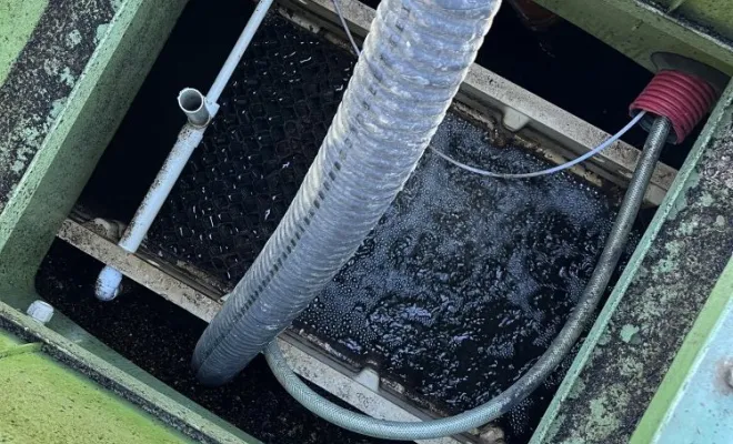 Vidange et nettoyage d'une micro station pour entretien à Ruy, Vaulx-Milieu, JP ASSAINISSEMENT