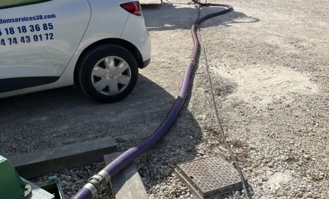 Vidange et nettoyage d'une micro station pour entretien dans une entreprise à Domarin, Vaulx-Milieu, JP ASSAINISSEMENT