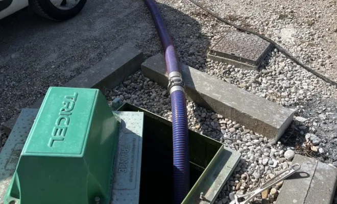 Vidange et nettoyage d'une micro station pour entretien dans une entreprise à Domarin, Vaulx-Milieu, JP ASSAINISSEMENT