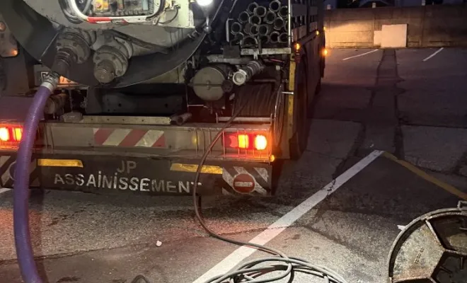 Vidange et nettoyage de deux bac à graisse de restaurant pour entretien à Bourgoin Jallieu, Vaulx-Milieu, JP ASSAINISSEMENT
