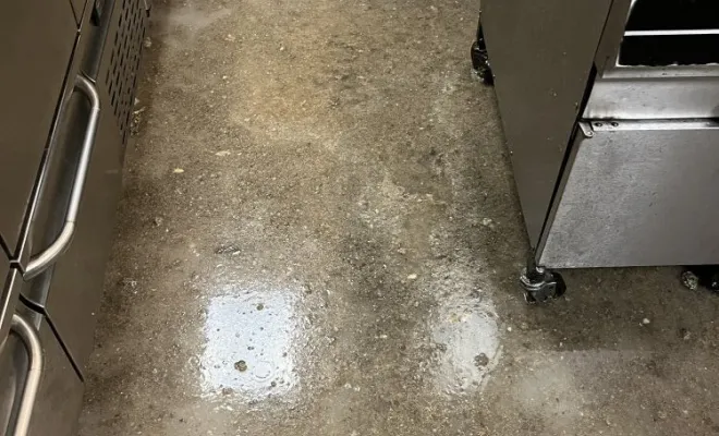 Vidange et nettoyage débouchage canalisation d'un bac à graisse restaurant à Tignieu, Vaulx-Milieu, JP ASSAINISSEMENT