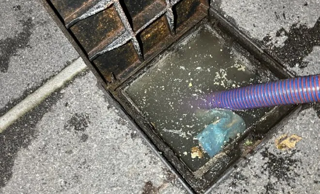 Vidange et nettoyage haute pression avec curage du réseau pour entretien dans une boulangerie à La Verpillière., Vaulx-Milieu, JP ASSAINISSEMENT