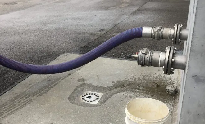 Vidange et nettoyage haute pression d'un bac à graisse chez un boucher à Saint Symphorien d'Ozon, Vaulx-Milieu, JP ASSAINISSEMENT