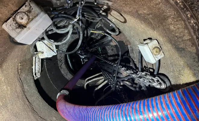 Vidange et nettoyage haute pression d'un poste de relevage dans une société pour travaux de réparation à Chaponnay, Vaulx-Milieu, JP ASSAINISSEMENT