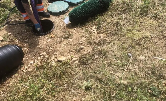 Vidange d'une fosse toutes eaux pour entretien à Saint Romain de Jalionas, Vaulx-Milieu, JP ASSAINISSEMENT